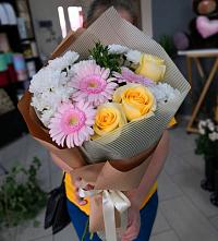 Букет цветов из:  Герберы, Розы и Хризантемы в Ступино