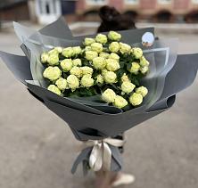 Букет Белые кустовые розы Солинеро в Ступино