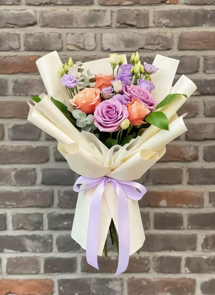 Букет цветов из: Лизиантусы и Розы в Ступино