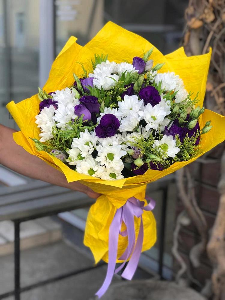 Букет цветов из: Ирисы, Хризантемы и Ромашки в Ступино