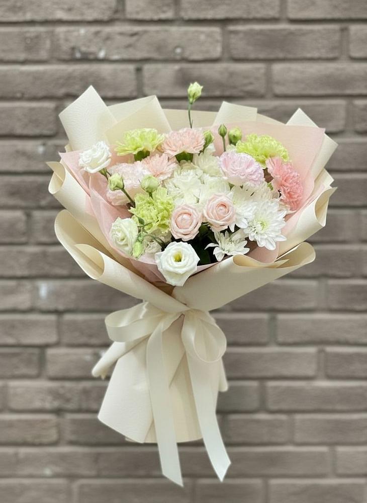 Букет цветов из: Гвоздики, Розы, Лизиантусы и Хризантемы в Ступино