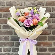 Букет цветов из:  Лизиантусы и Розы в Ступино