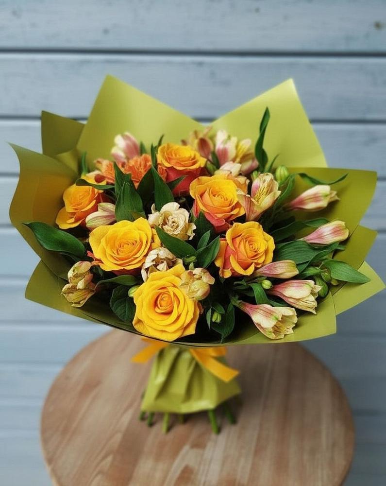 Букет цветов из: Альстромерии и Розы в Ступино