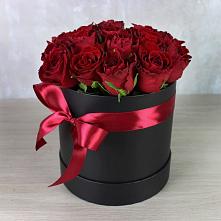 Цветочная композиция из Розы в шляпной коробке в Ступино