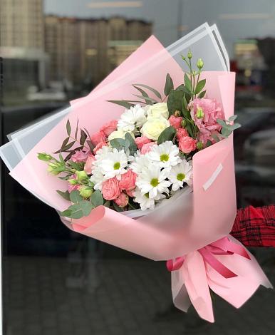Букет цветов из: Розы, Лизиантусы и Хризантемы в Ступино