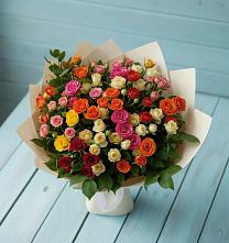 Букет Микс из разноцветных кустовых роз в Ступино