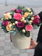 Цветочная композиция из Розы в шляпной коробке в Ступино